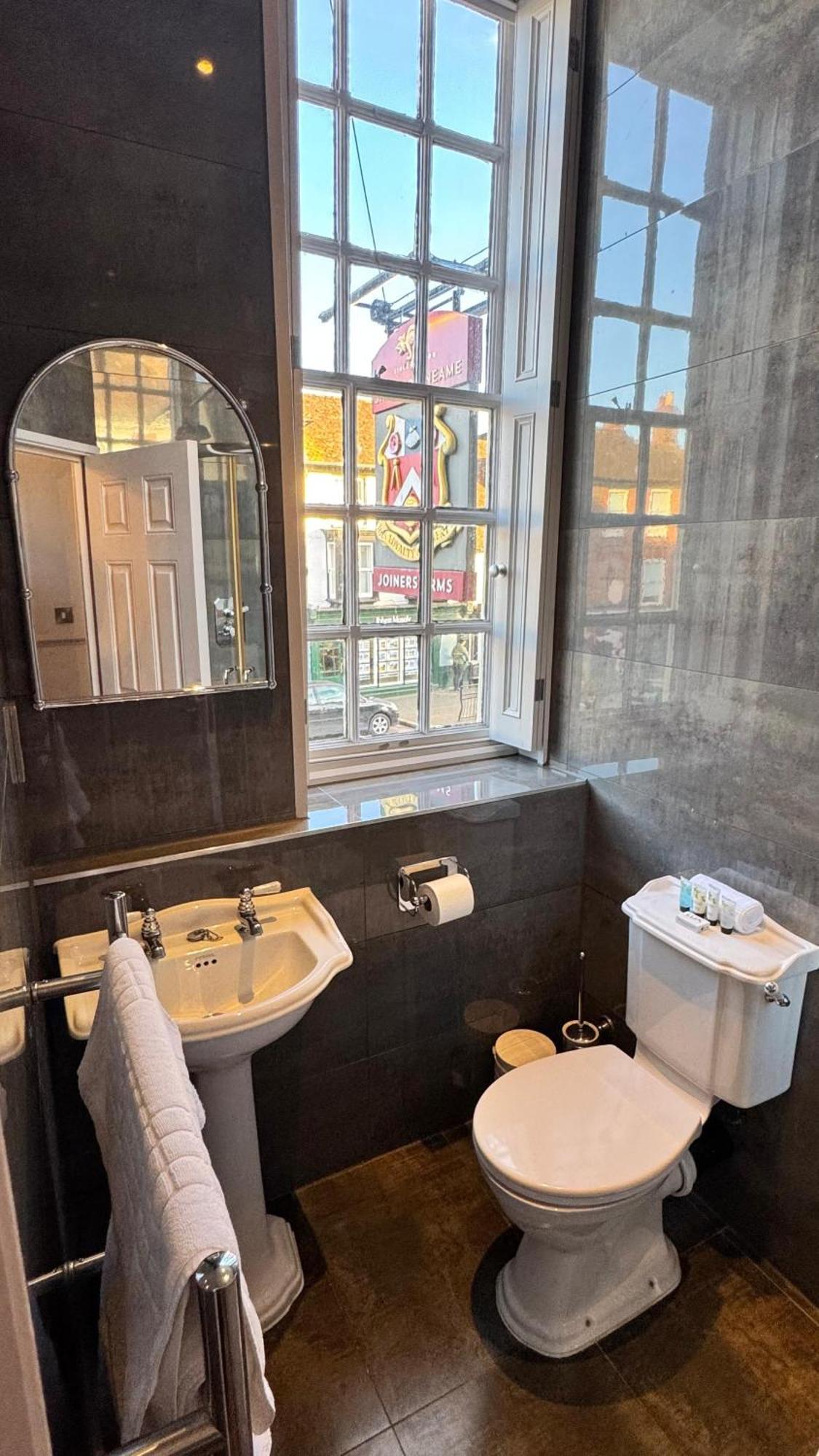 No64 The Boutique Hotel West Malling Bagian luar foto