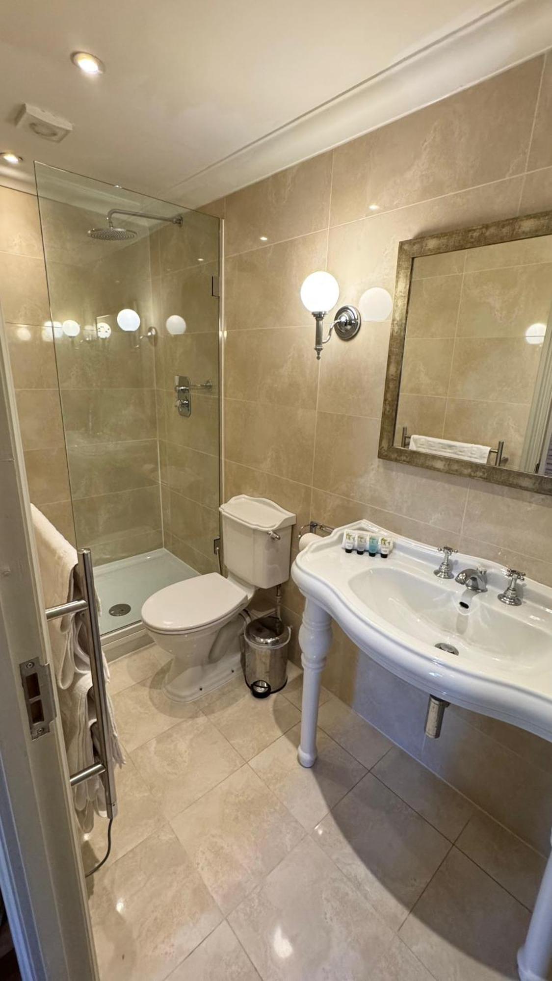 No64 The Boutique Hotel West Malling Bagian luar foto